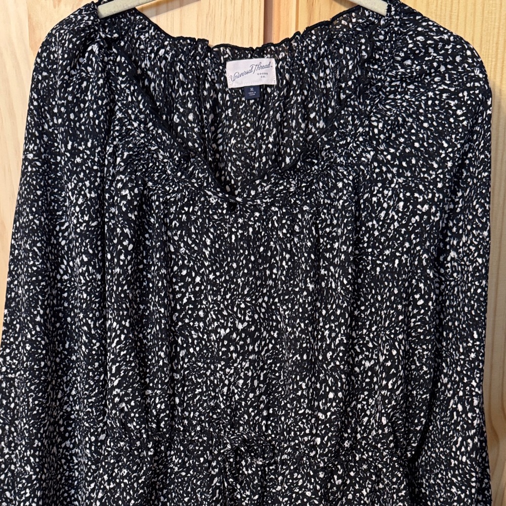 Universal Thread Black and White Patterned Blouse XL